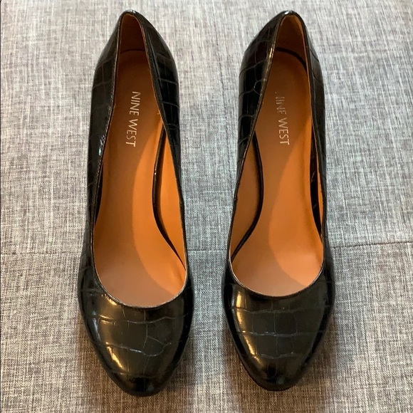 Black Round-toe Nine West Heels - Picture 1 of 4
